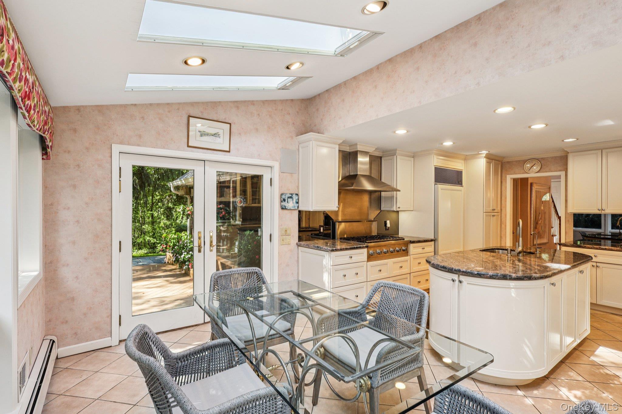 7 Maxwell Court, Huntington, NY 11743