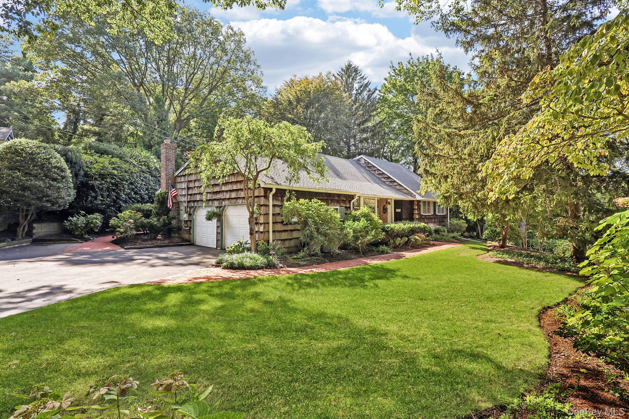 7 Maxwell Court, Huntington, NY 11743