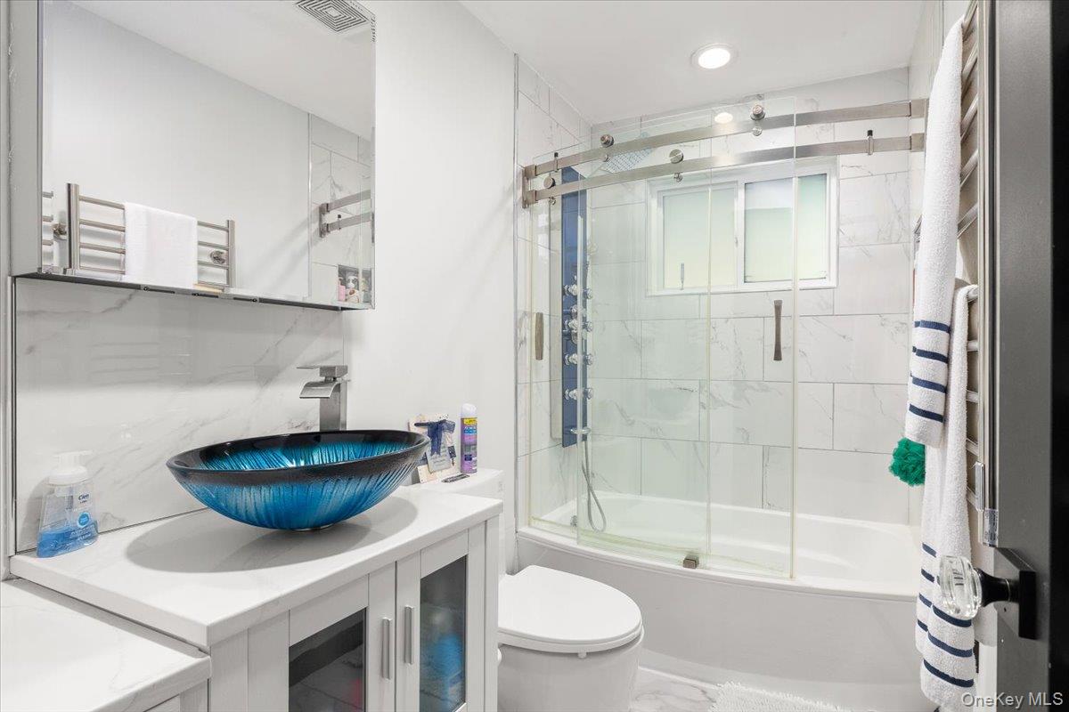 895 Sycamore Avenue, Bohemia, NY 11716