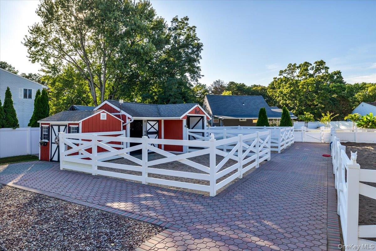 895 Sycamore Avenue, Bohemia, NY 11716