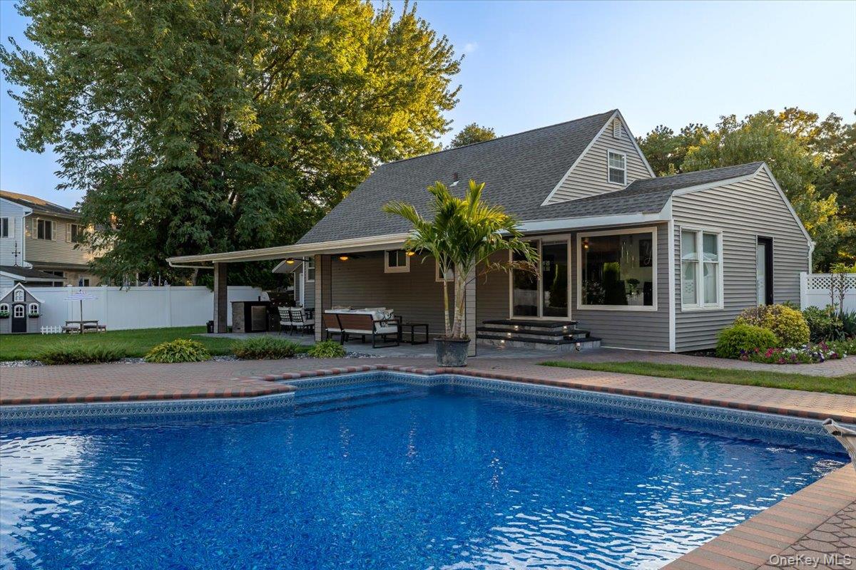 895 Sycamore Avenue, Bohemia, NY 11716