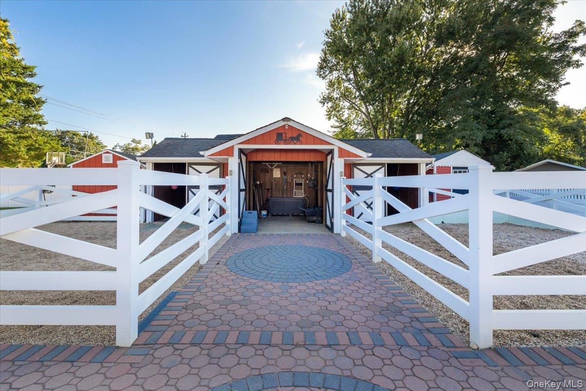 895 Sycamore Avenue, Bohemia, NY 11716