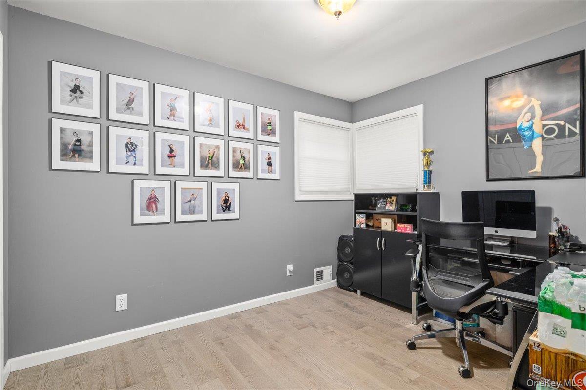 895 Sycamore Avenue, Bohemia, NY 11716