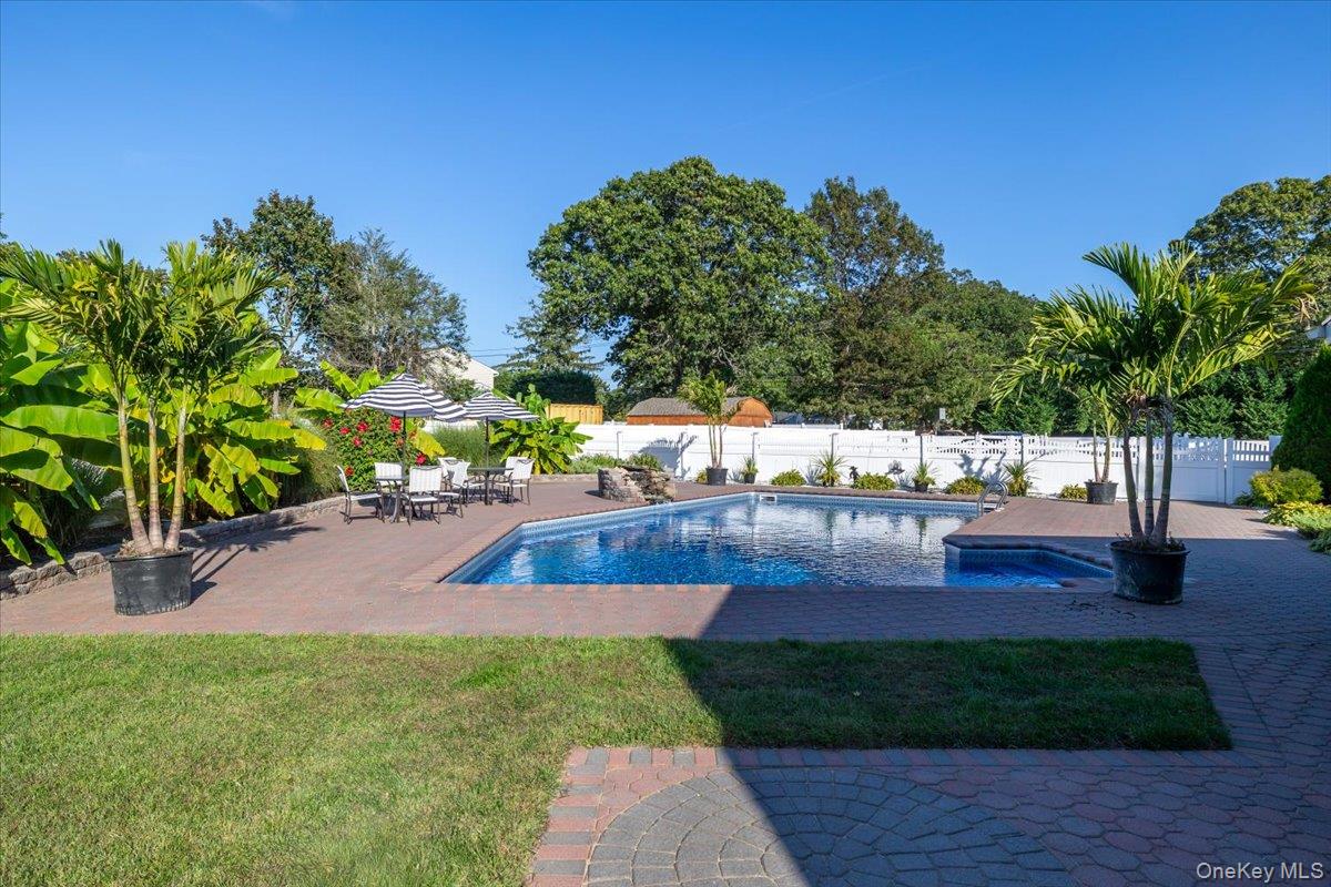 895 Sycamore Avenue, Bohemia, NY 11716