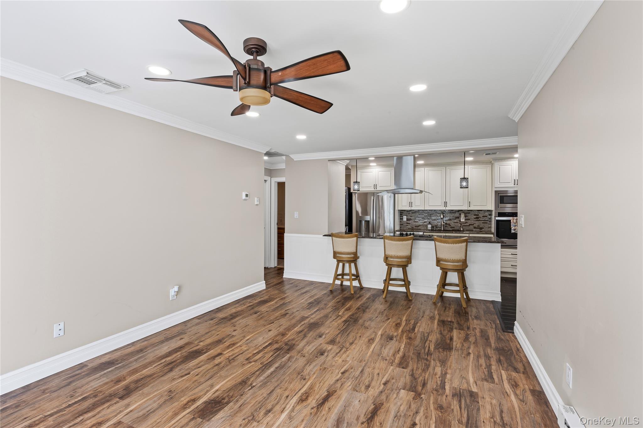 204 Bentley Court E # #204, Saint James, NY 11780