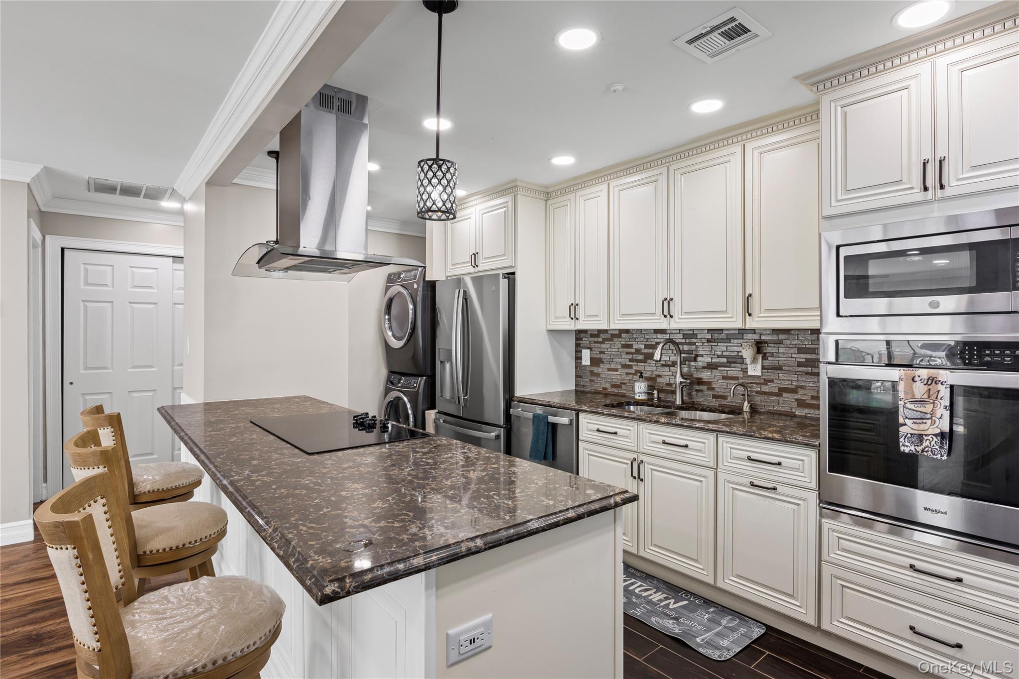 204 Bentley Court E # #204, Saint James, NY 11780