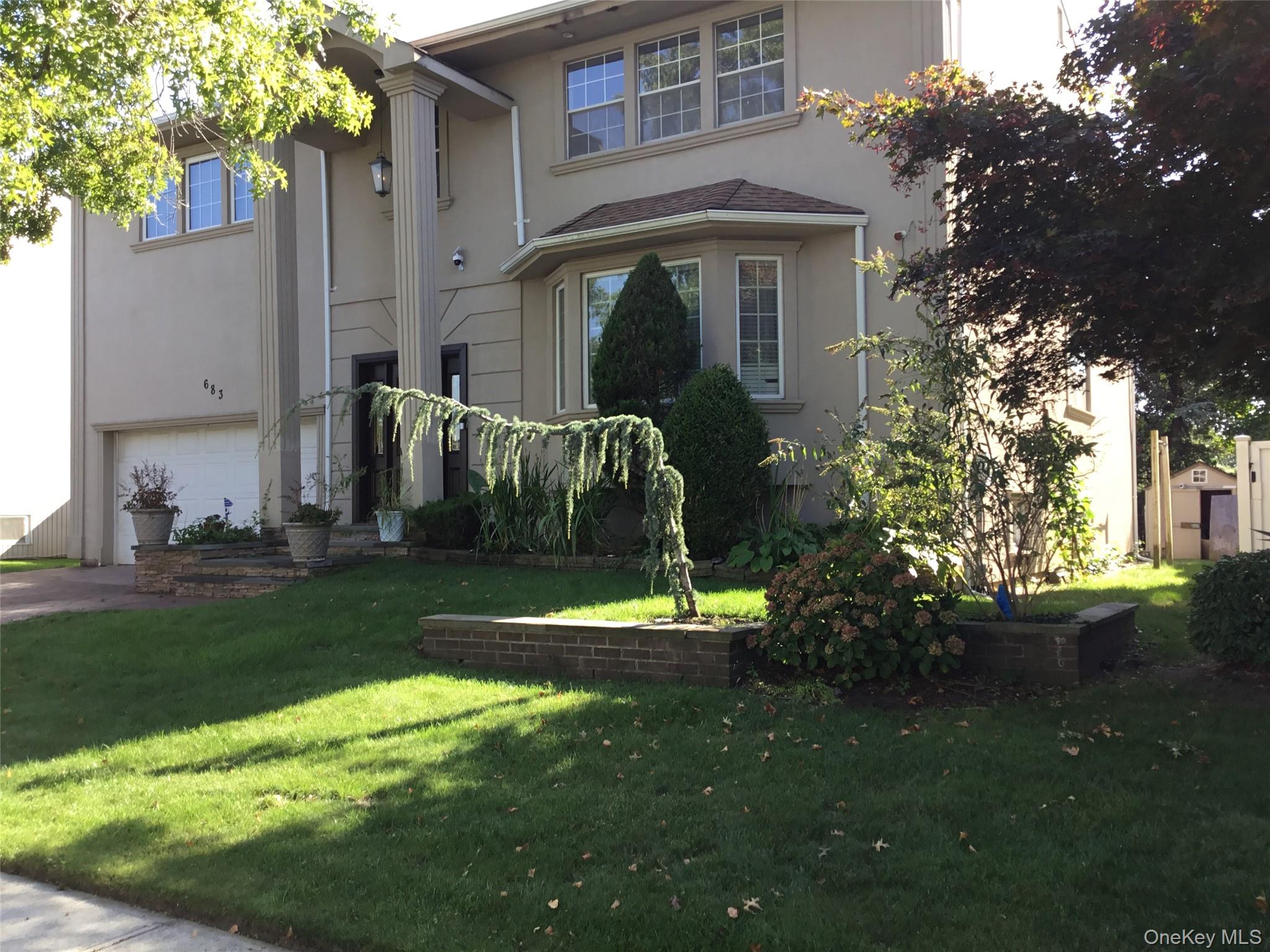 683 VAN DAM STREET VAN DAM Street, North Woodmere, NY 11581-3521