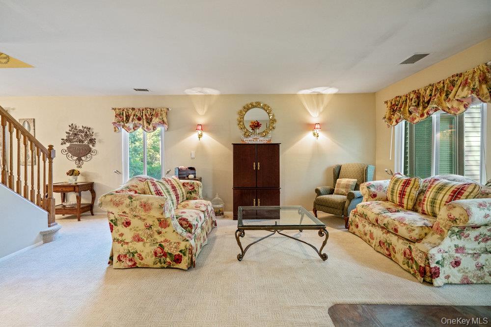 356 Clubhouse Court, Coram, NY 11727