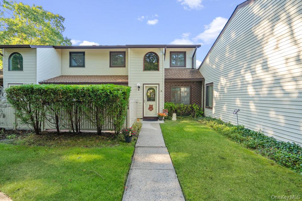 356 Clubhouse Court, Coram, NY 11727