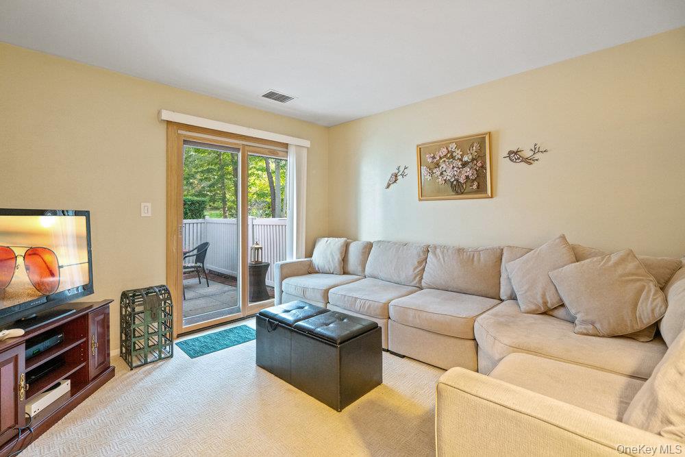 356 Clubhouse Court, Coram, NY 11727