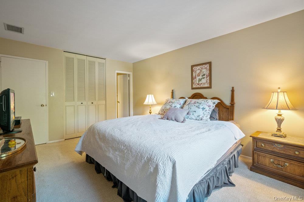 356 Clubhouse Court, Coram, NY 11727