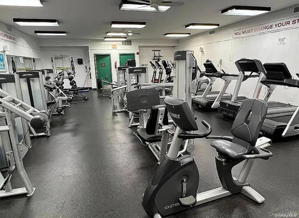 356 Clubhouse Court, Coram, NY 11727