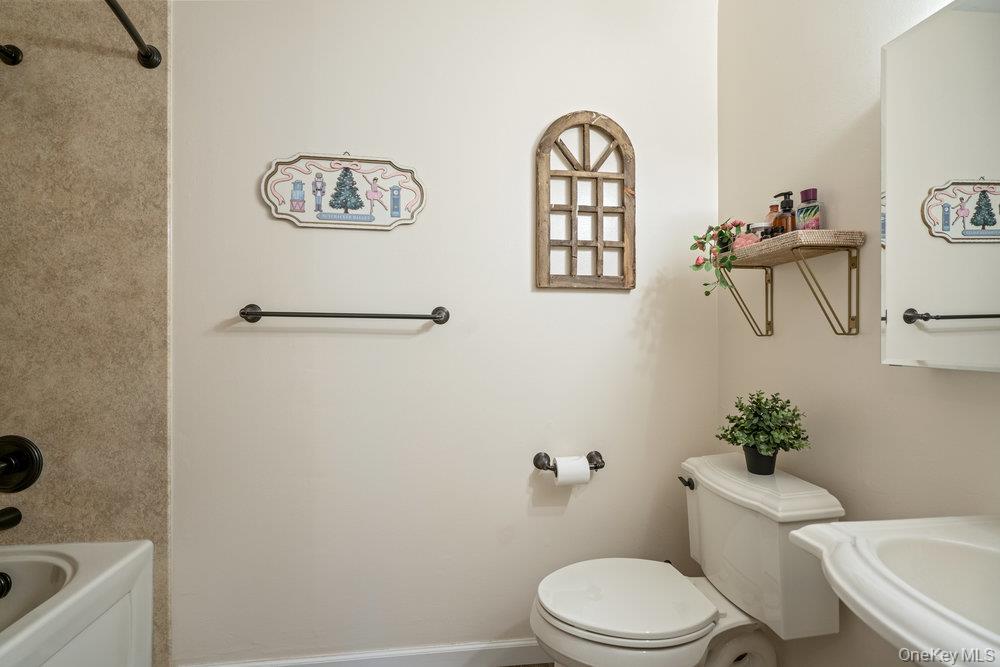 356 Clubhouse Court, Coram, NY 11727