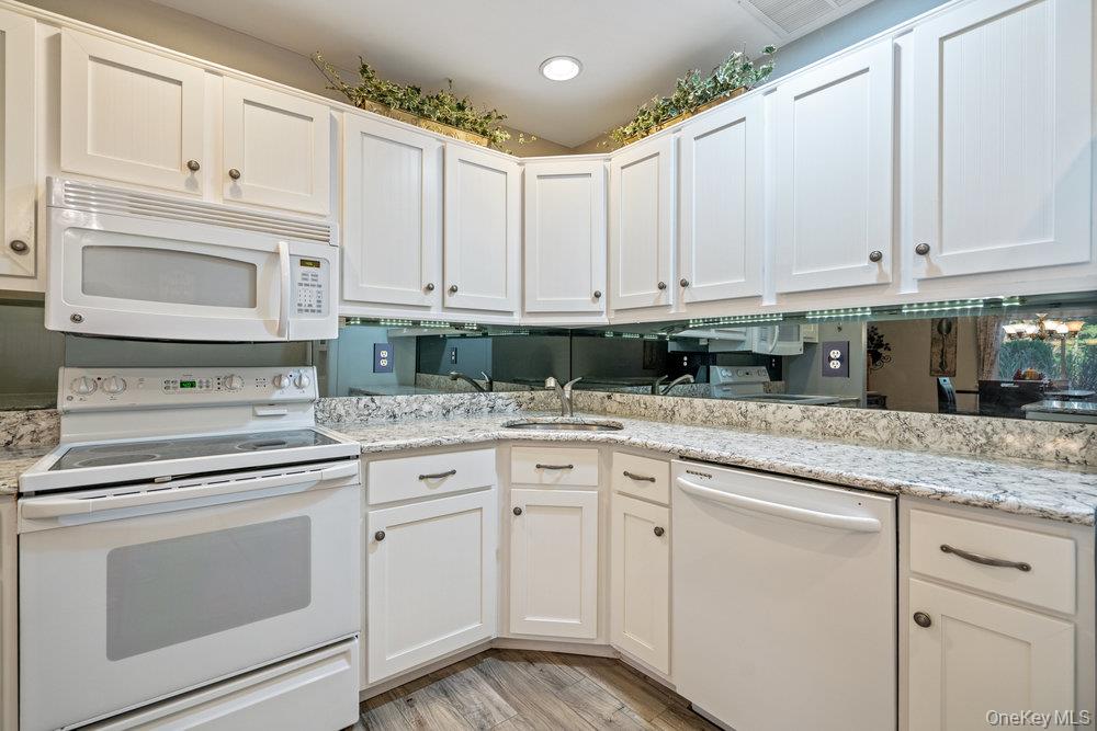 356 Clubhouse Court, Coram, NY 11727