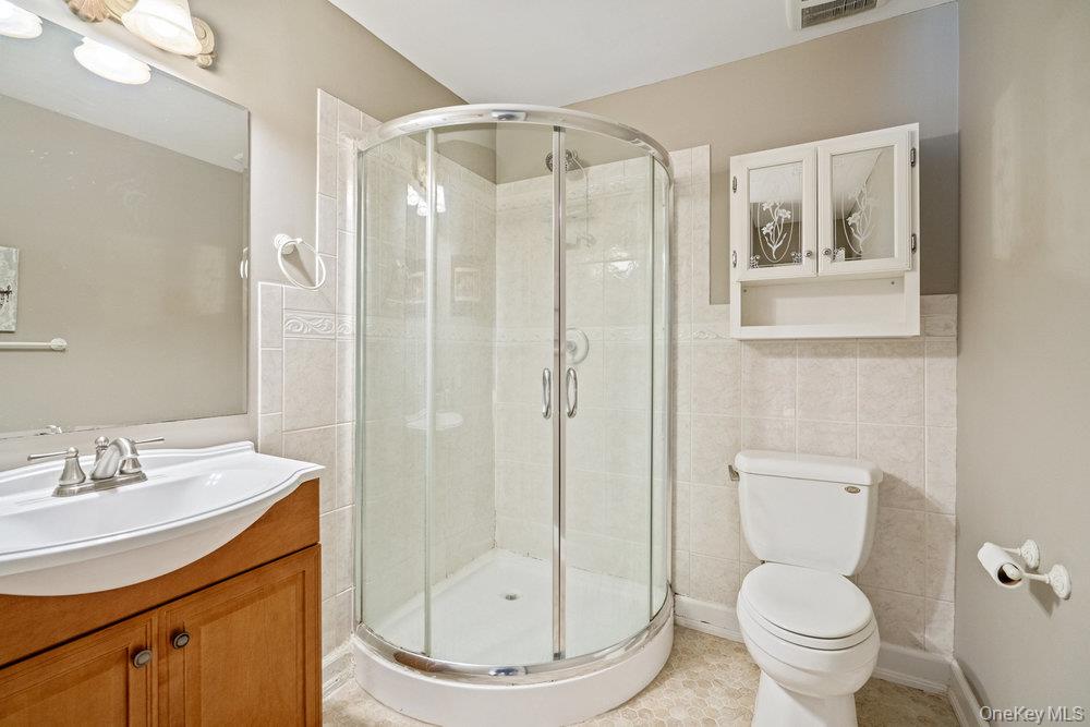 356 Clubhouse Court, Coram, NY 11727