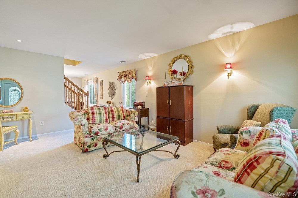 356 Clubhouse Court, Coram, NY 11727