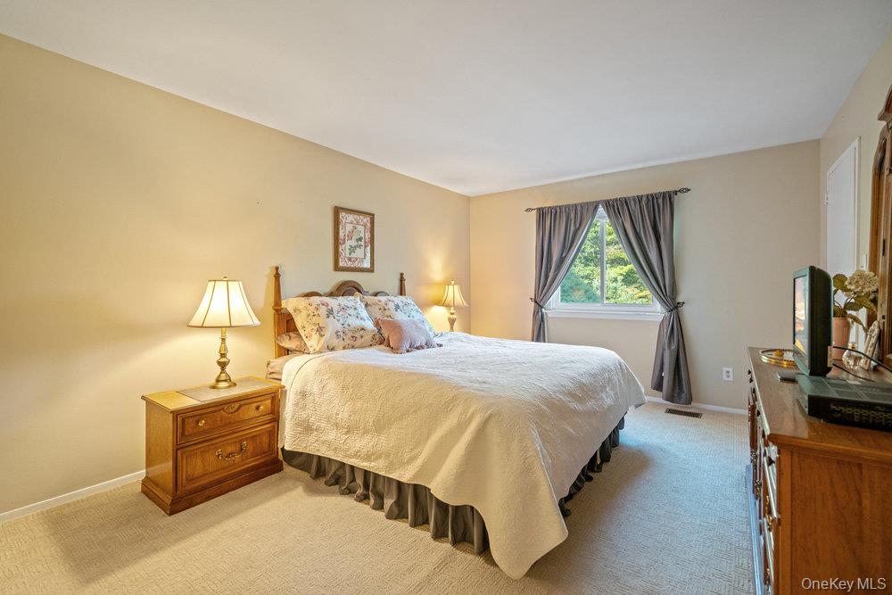 356 Clubhouse Court, Coram, NY 11727