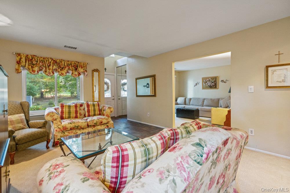 356 Clubhouse Court, Coram, NY 11727