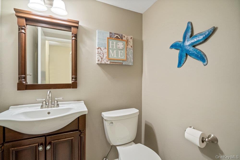 356 Clubhouse Court, Coram, NY 11727