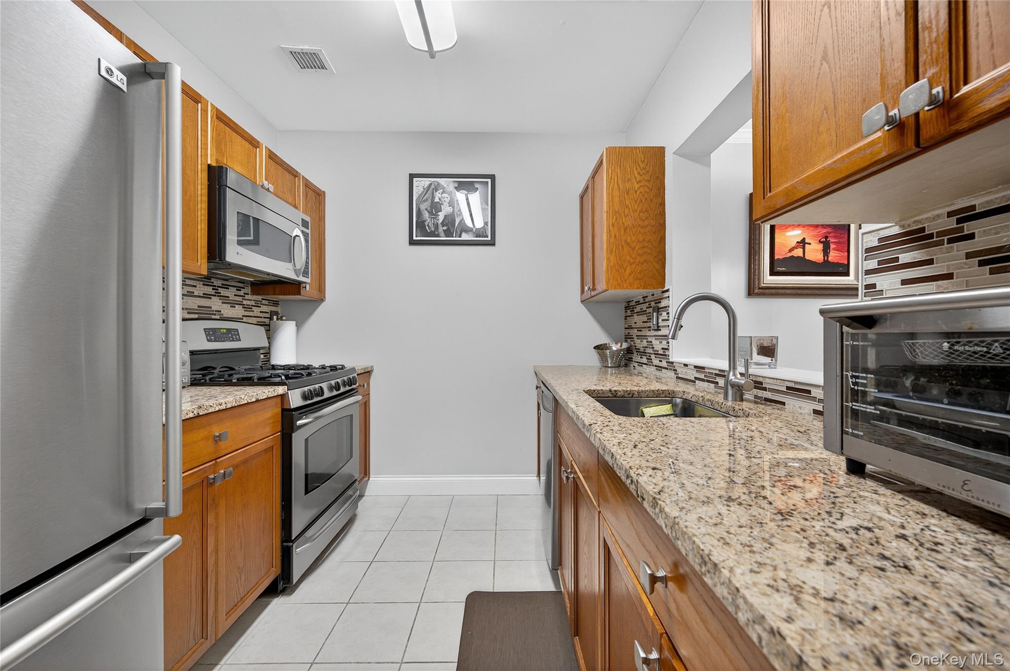 130 Post Avenue # 303, Westbury, NY 11590