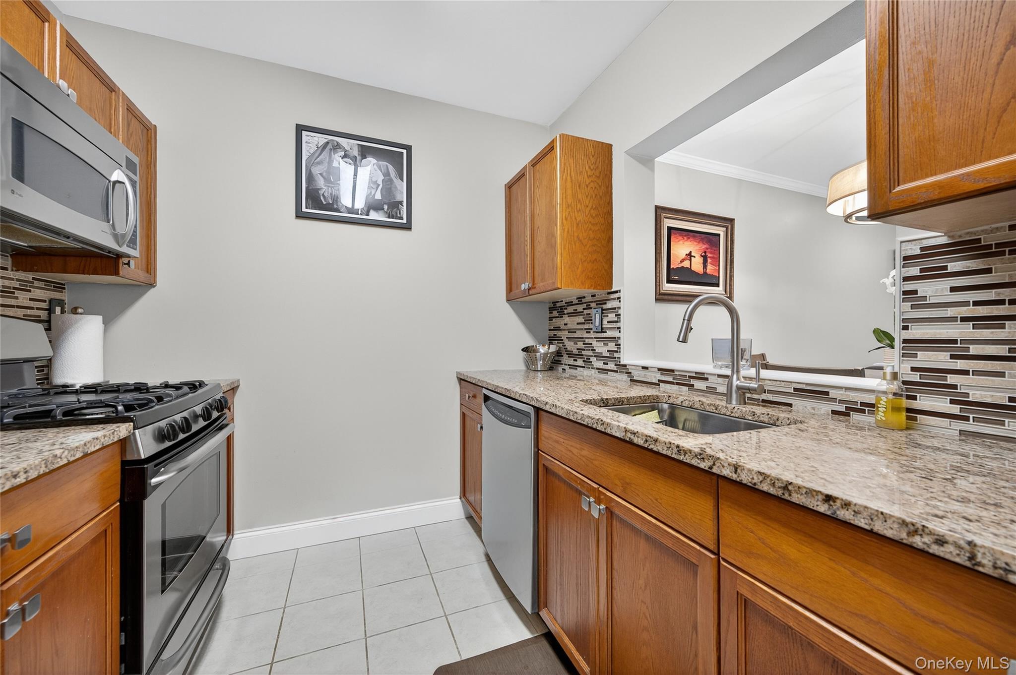 130 Post Avenue # 303, Westbury, NY 11590