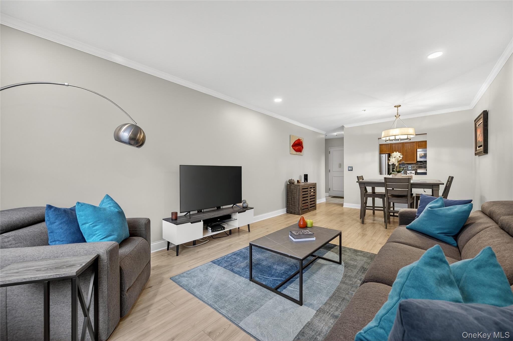 130 Post Avenue # 303, Westbury, NY 11590