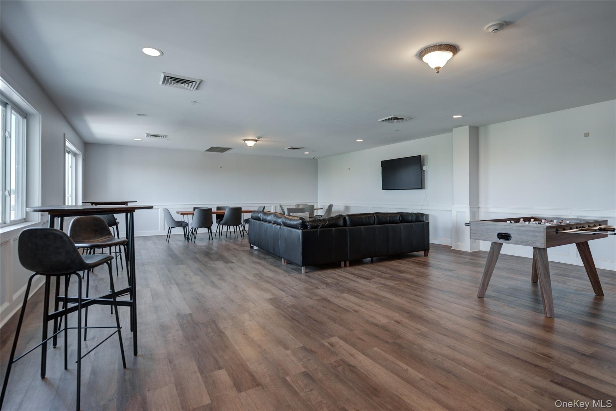 130 Post Avenue # 303, Westbury, NY 11590