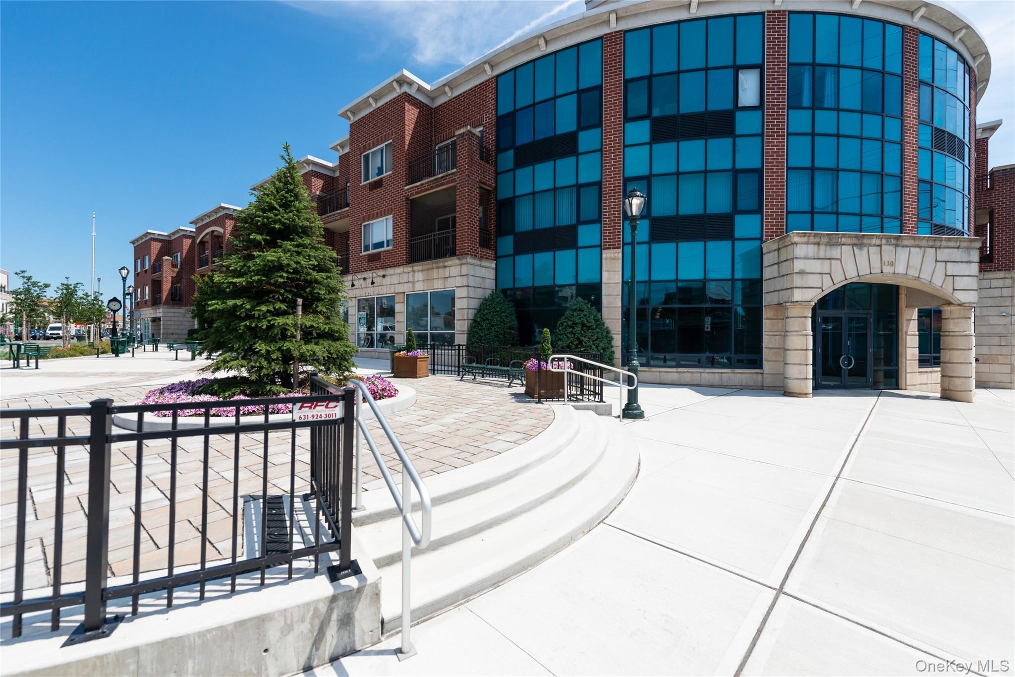 130 Post Avenue # 303, Westbury, NY 11590