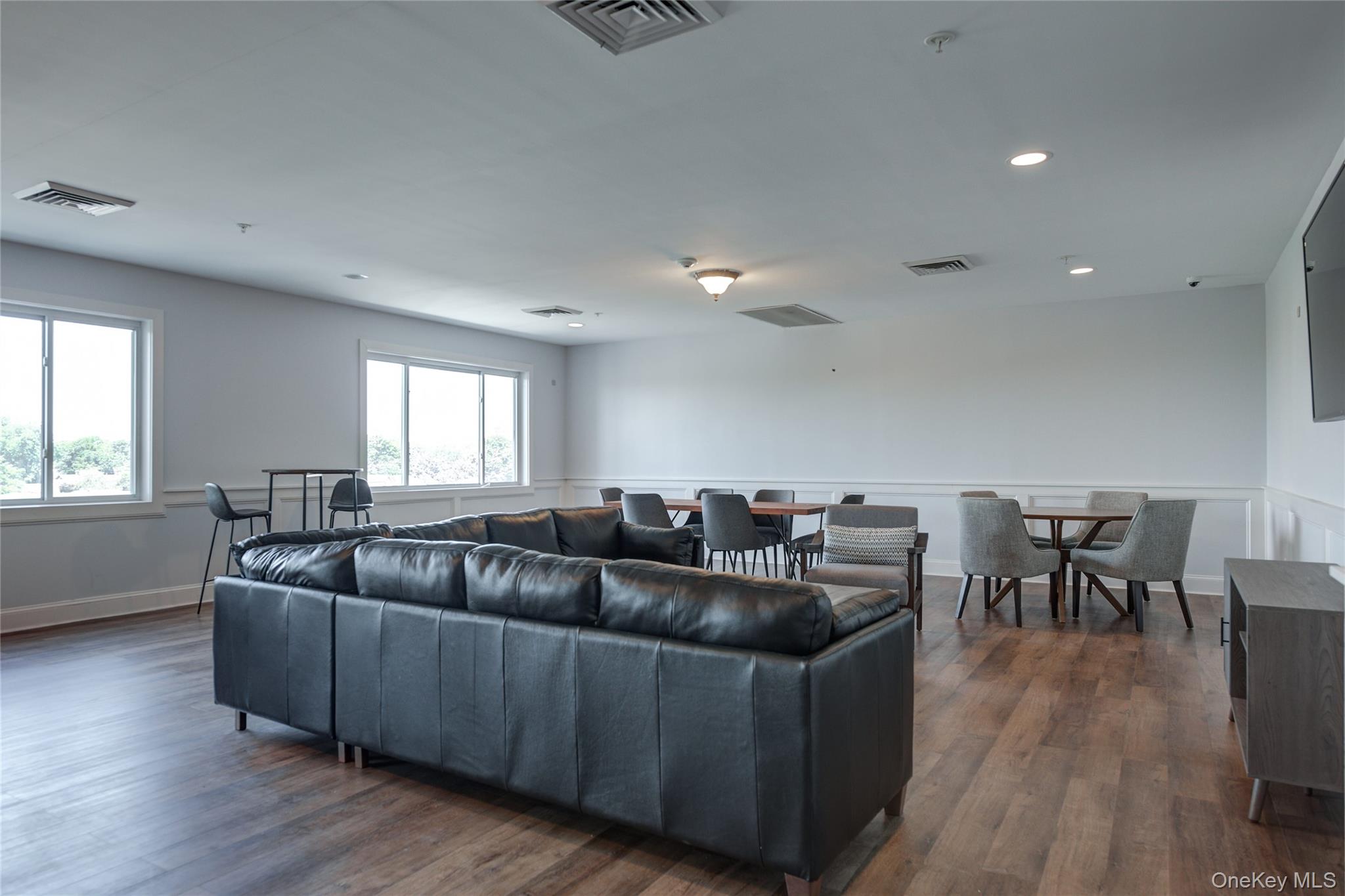 130 Post Avenue # 303, Westbury, NY 11590