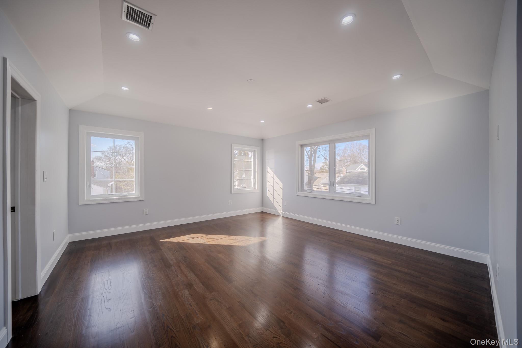 68 Spruce Street, Hicksville, NY 11801