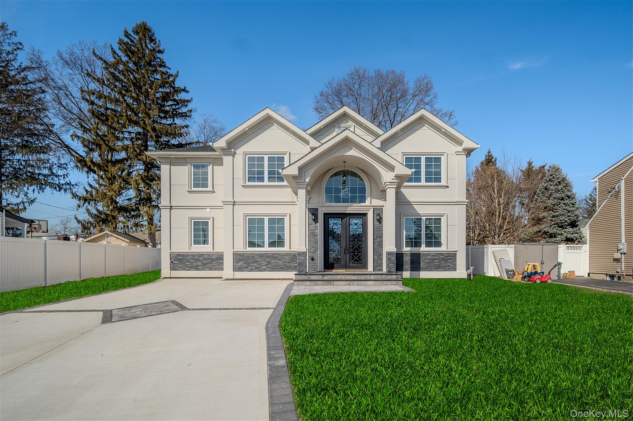 68 Spruce Street, Hicksville, NY 11801