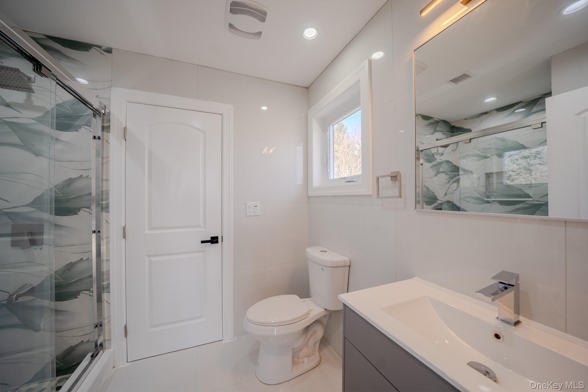 68 Spruce Street, Hicksville, NY 11801