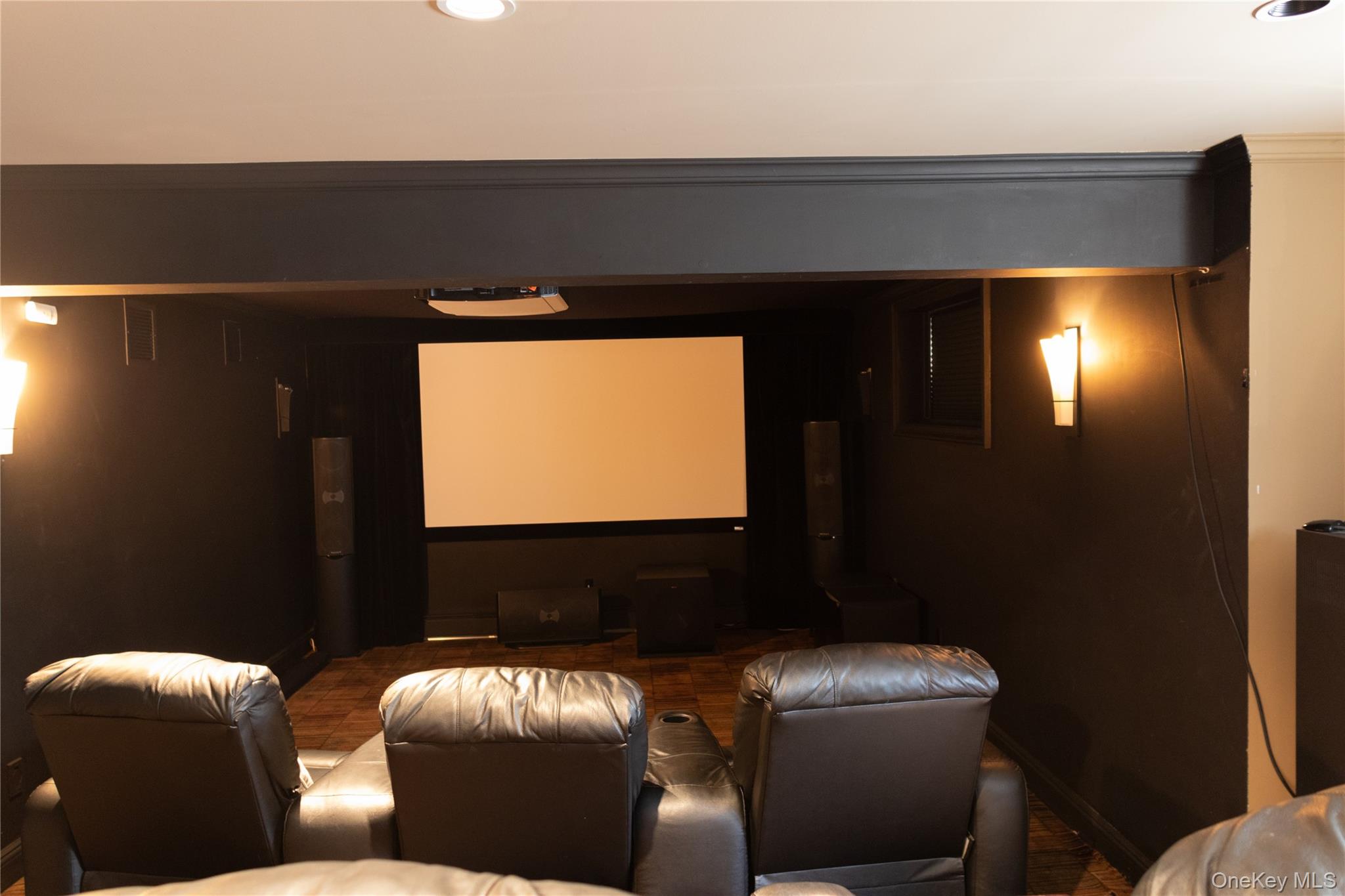 10 Hazelwood Court, Jericho, NY 11753