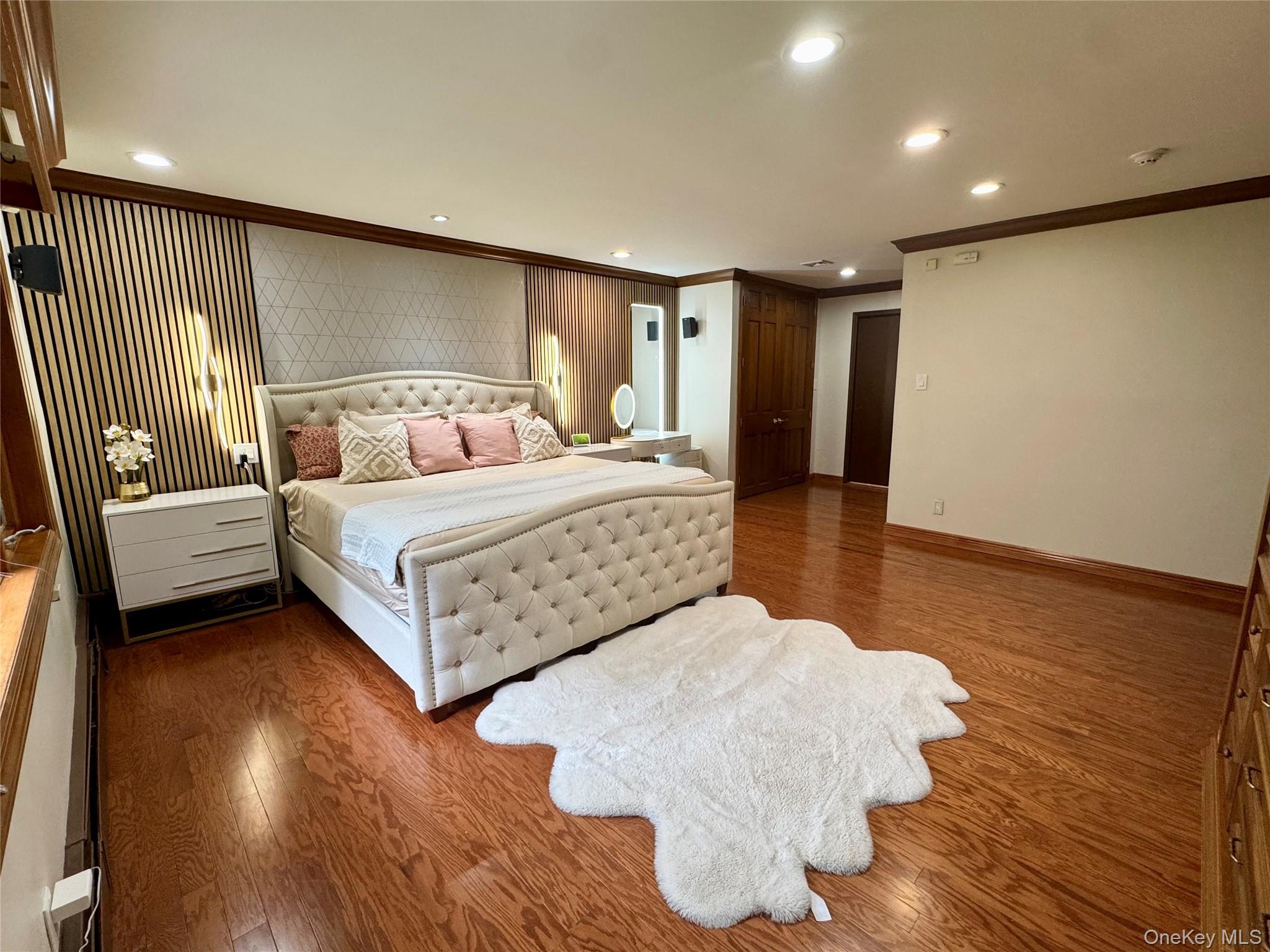 10 Hazelwood Court, Jericho, NY 11753