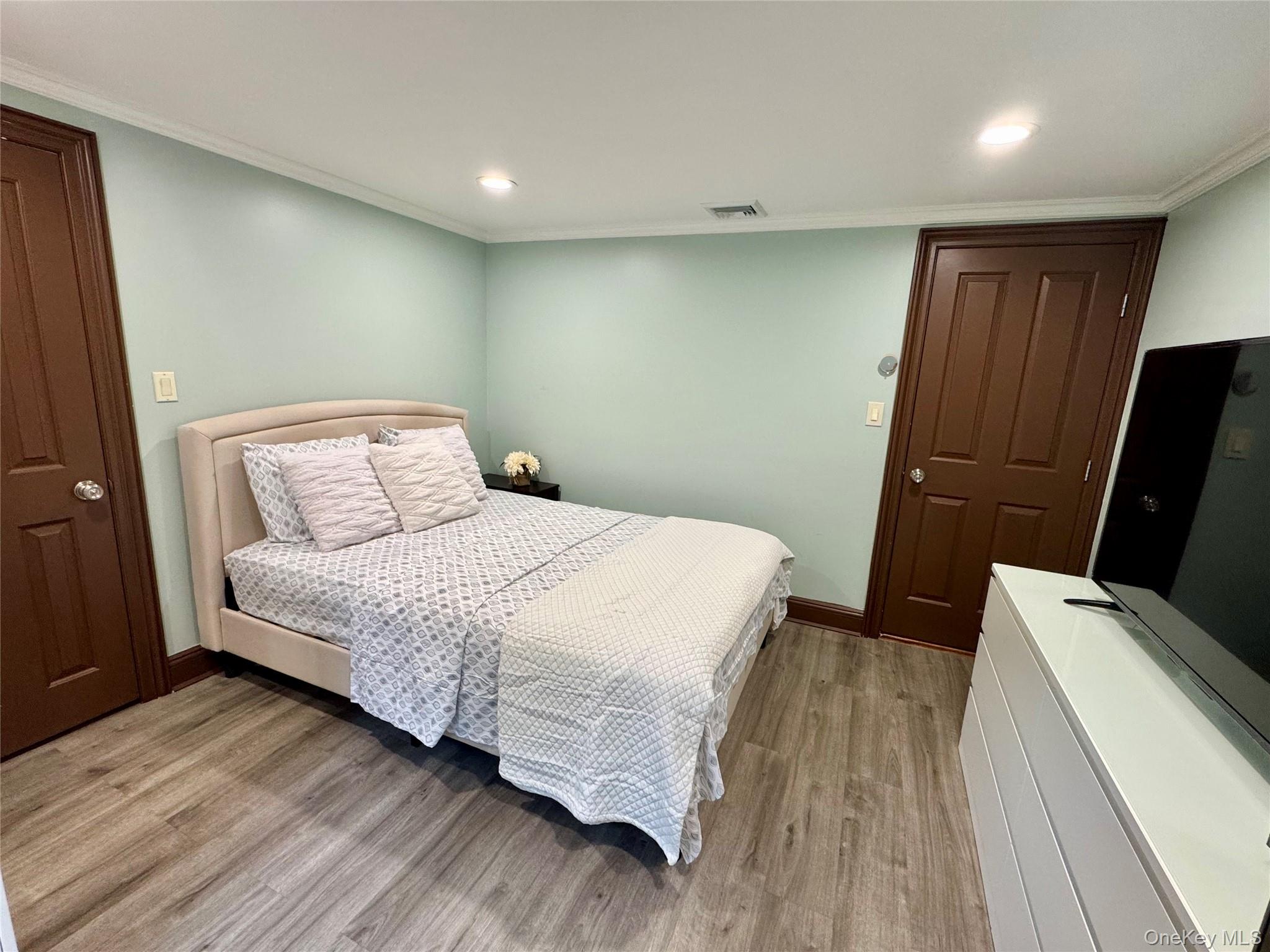 10 Hazelwood Court, Jericho, NY 11753