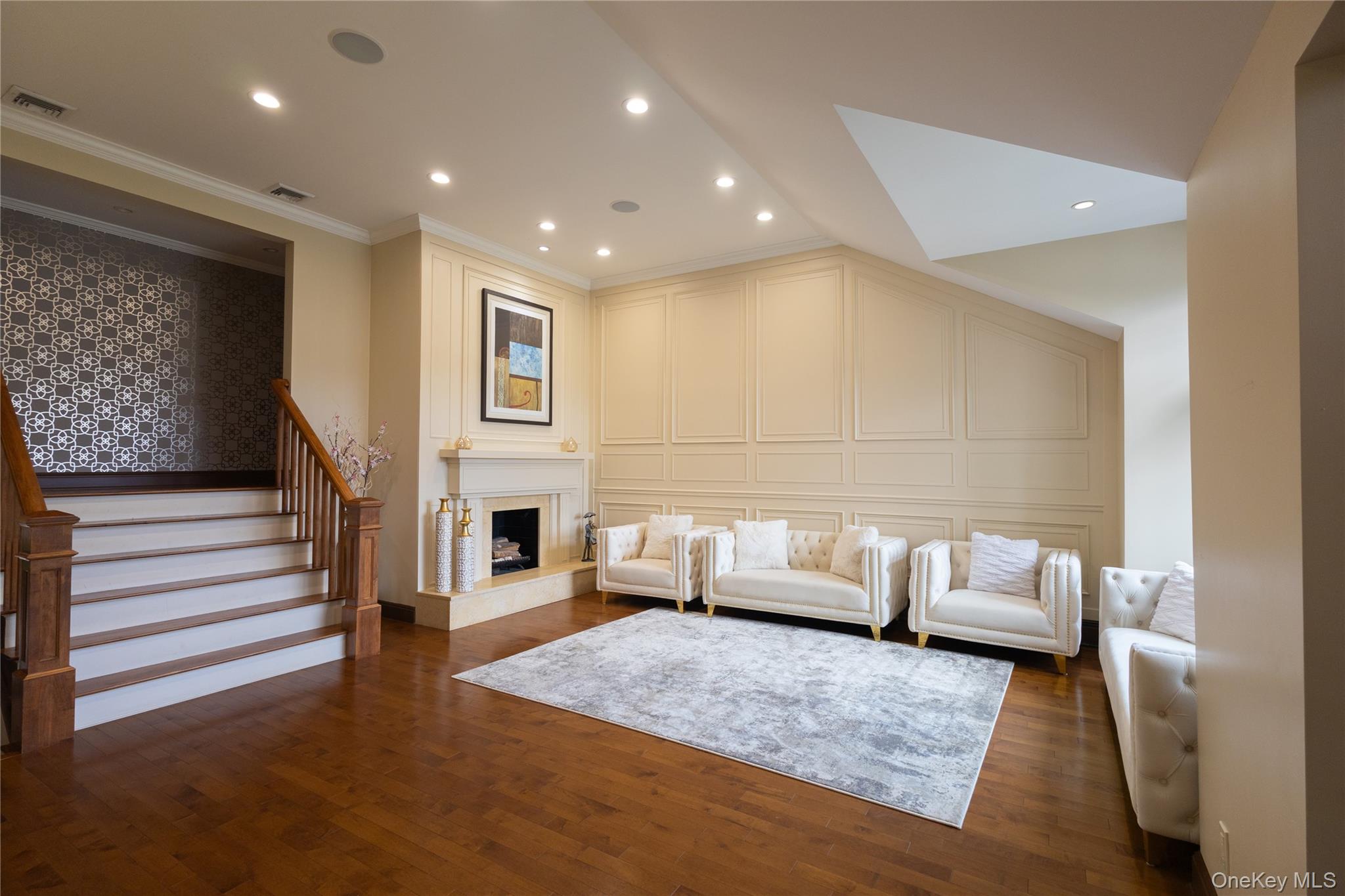 10 Hazelwood Court, Jericho, NY 11753