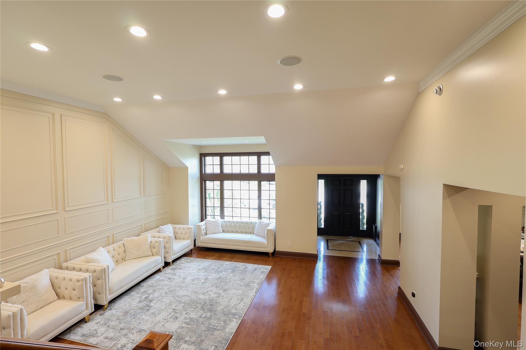 10 Hazelwood Court, Jericho, NY 11753