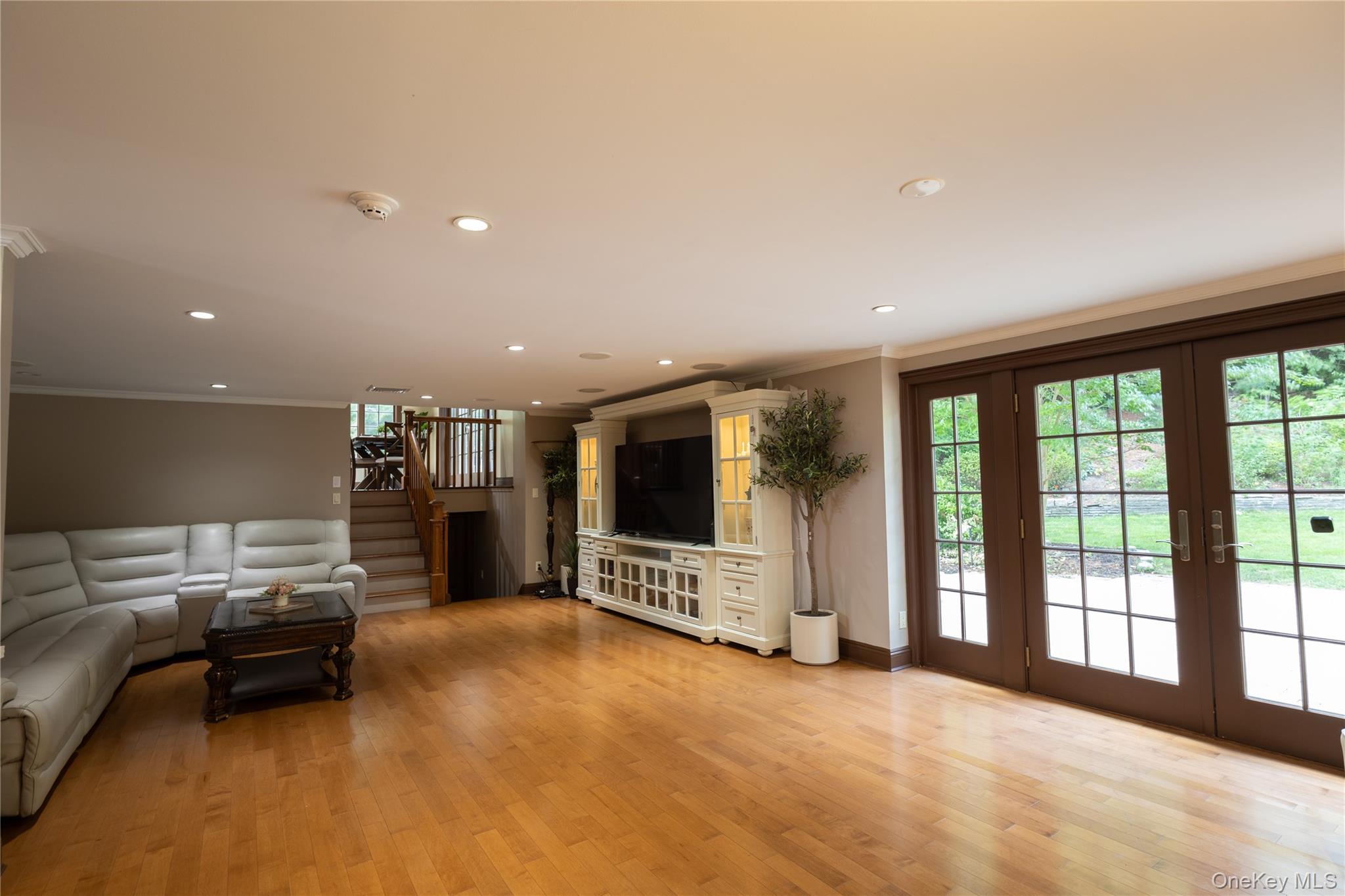 10 Hazelwood Court, Jericho, NY 11753