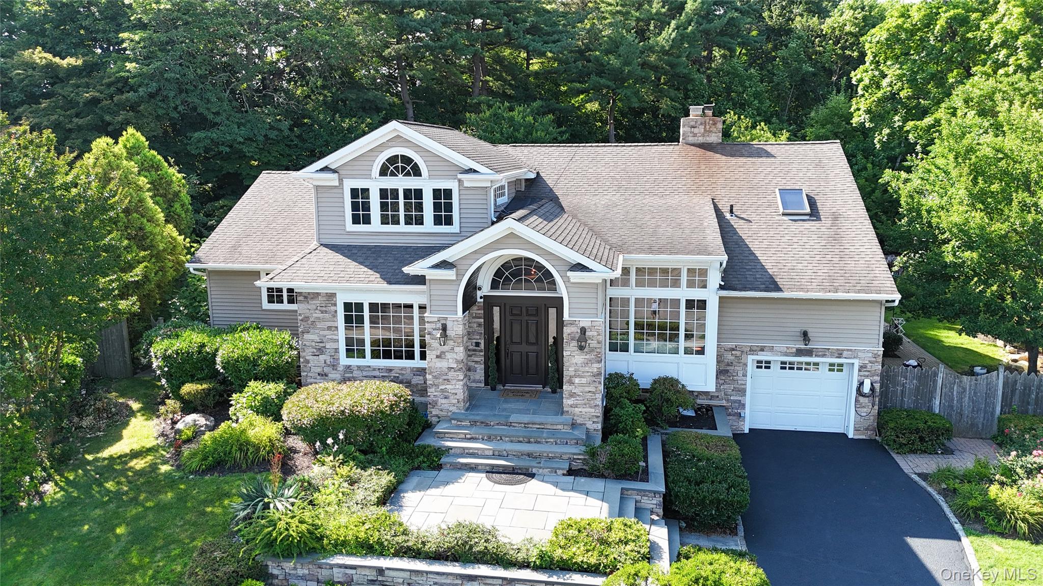 10 Hazelwood Court, Jericho, NY 11753