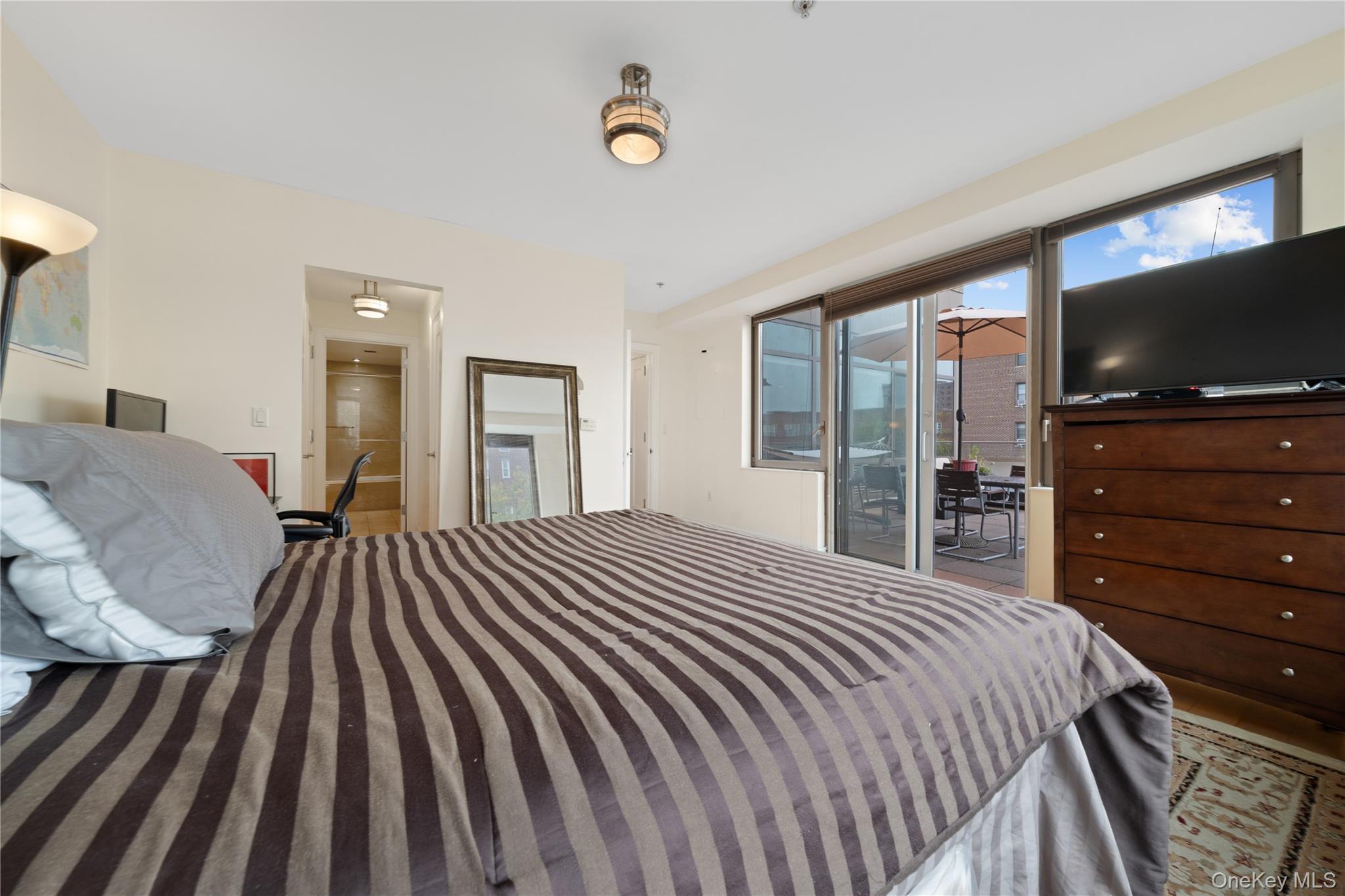 64-05 Yellowstone Boulevard # PH 509, Forest Hills, NY 11375