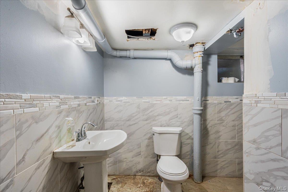 384 E 34th Street, Brooklyn, NY 11203