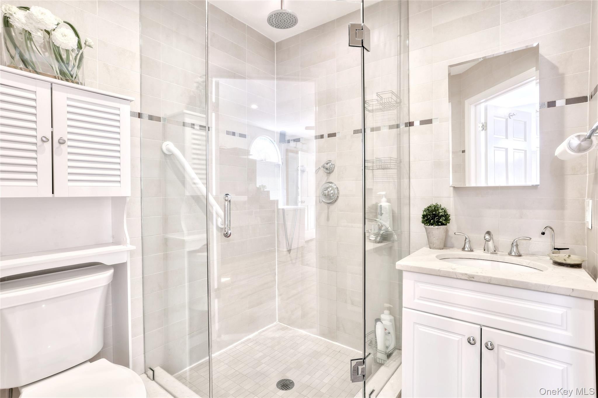 8 Ronwood Road, Chestnut Ridge, NY 10977