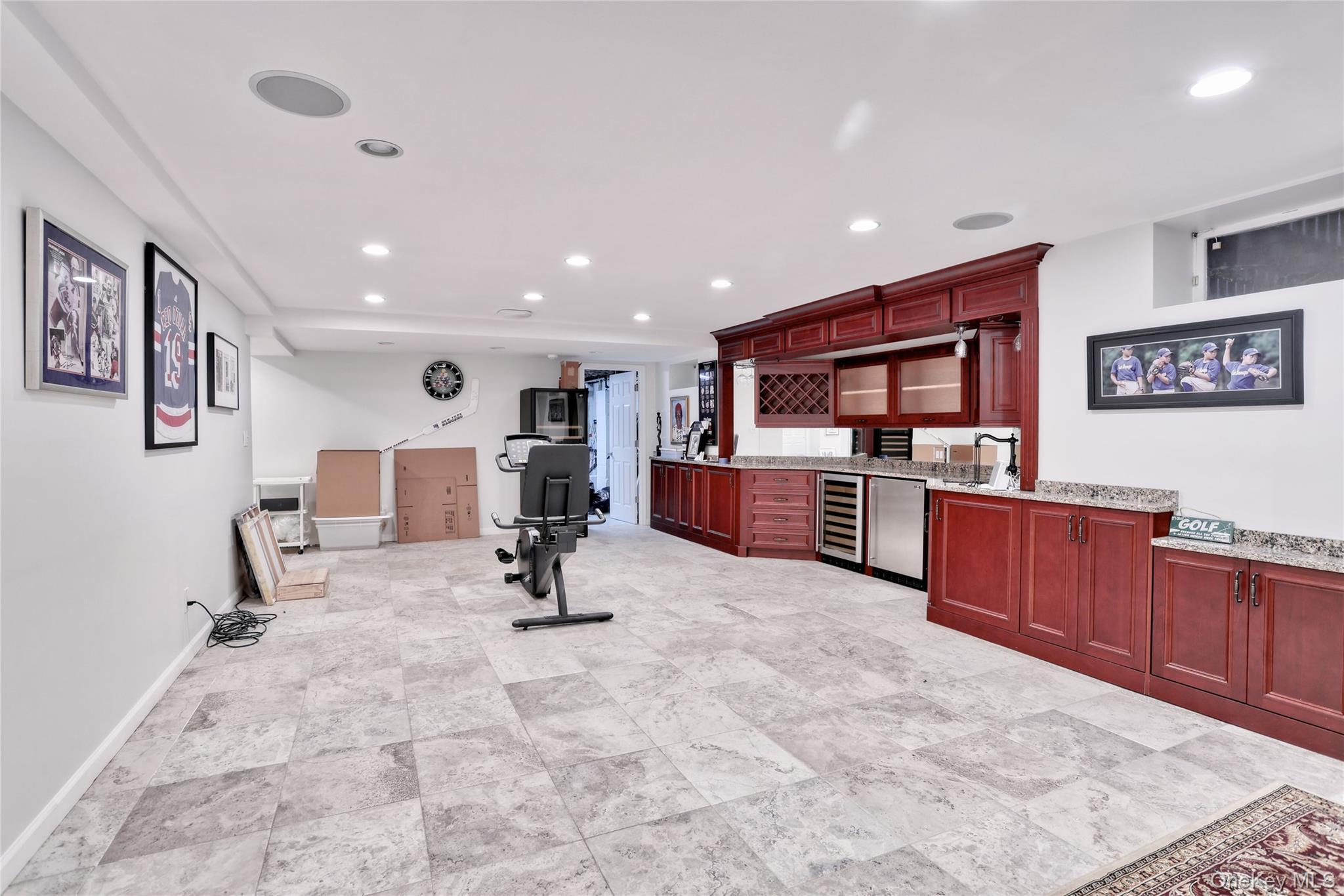 8 Ronwood Road, Chestnut Ridge, NY 10977