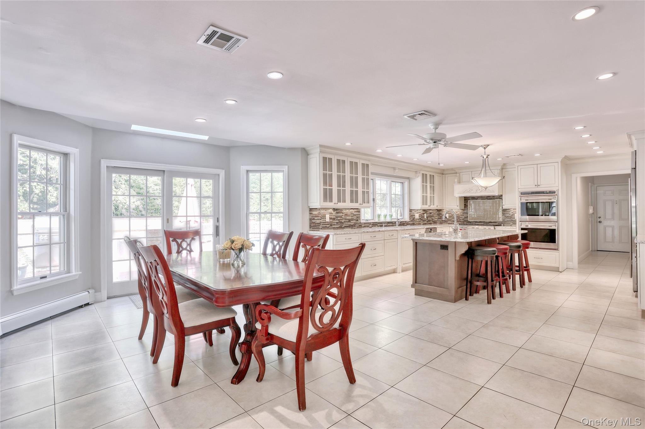 8 Ronwood Road, Chestnut Ridge, NY 10977