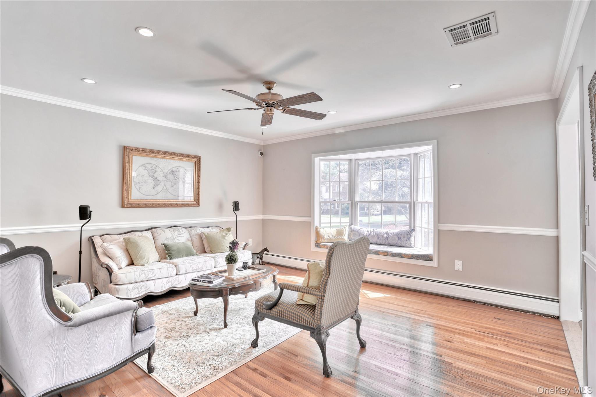 8 Ronwood Road, Chestnut Ridge, NY 10977