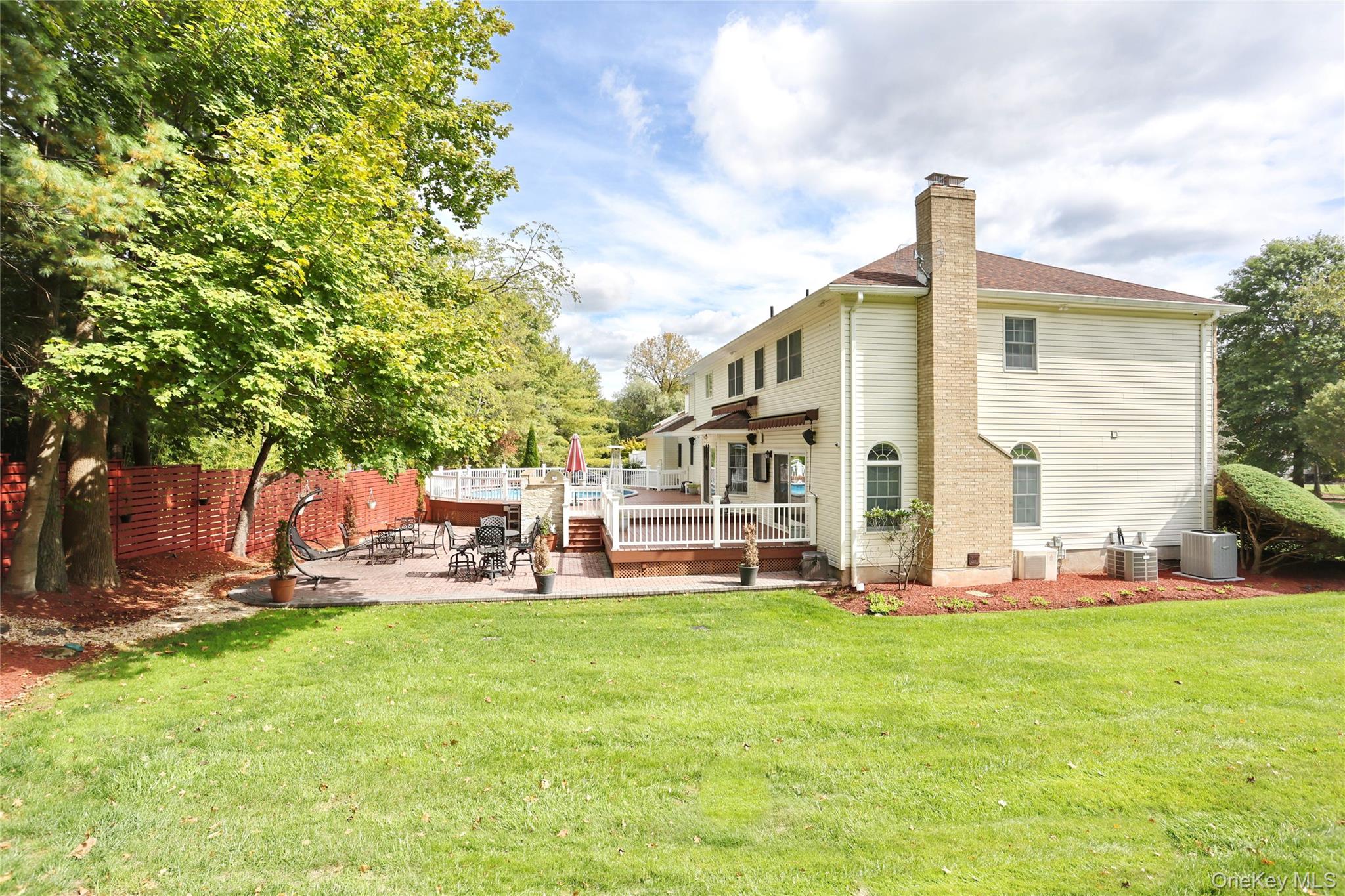 8 Ronwood Road, Chestnut Ridge, NY 10977