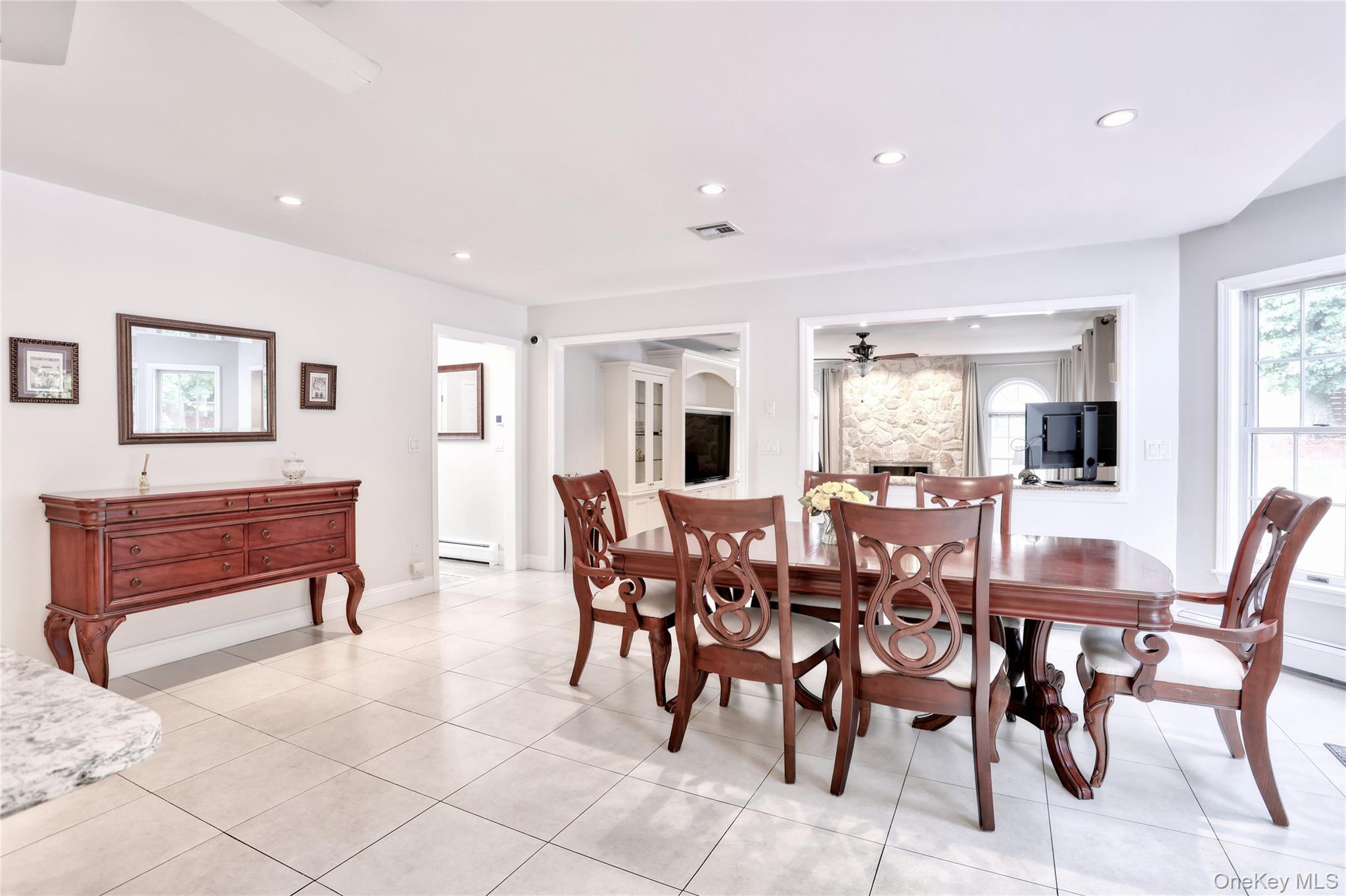 8 Ronwood Road, Chestnut Ridge, NY 10977