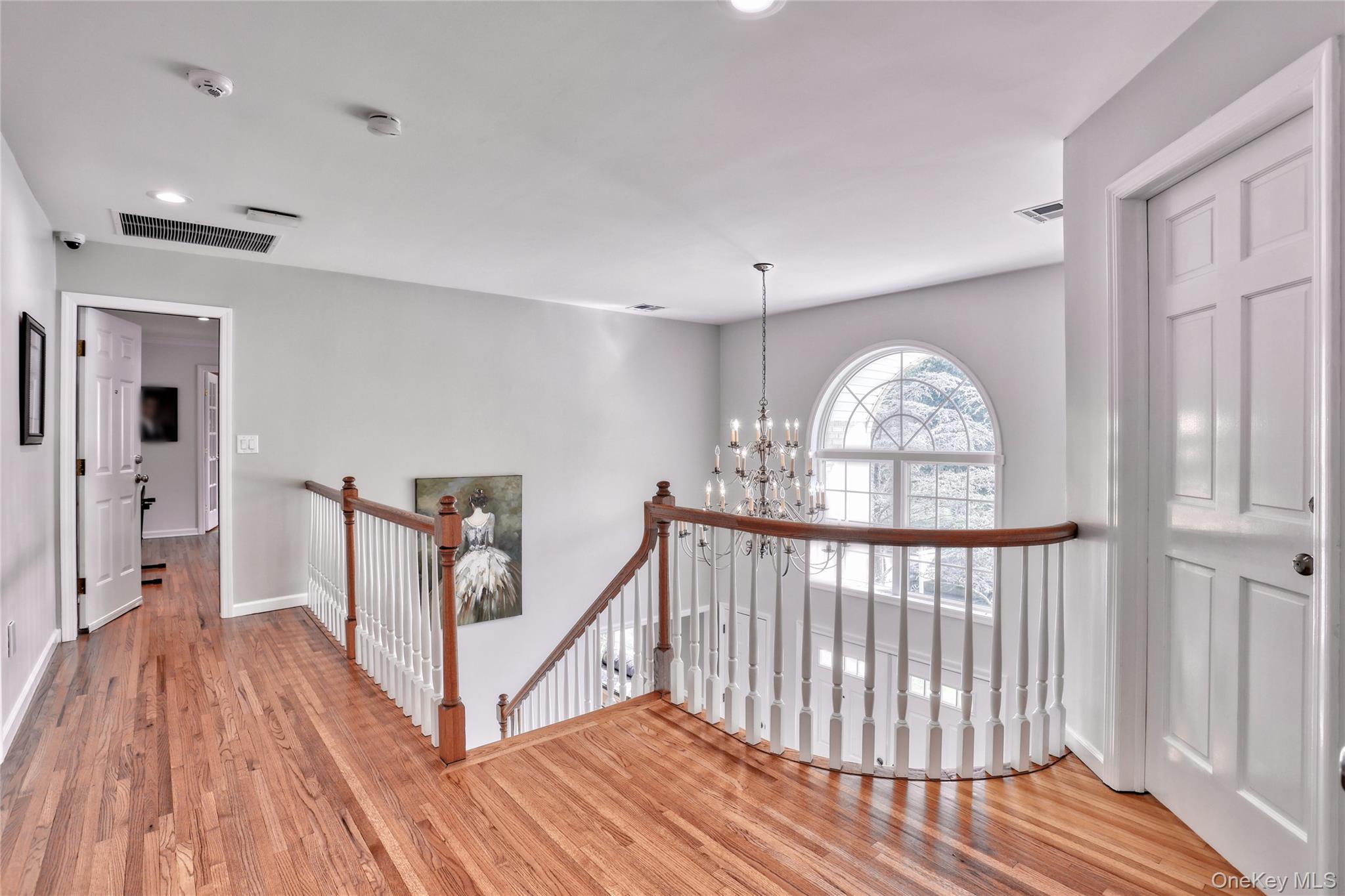 8 Ronwood Road, Chestnut Ridge, NY 10977