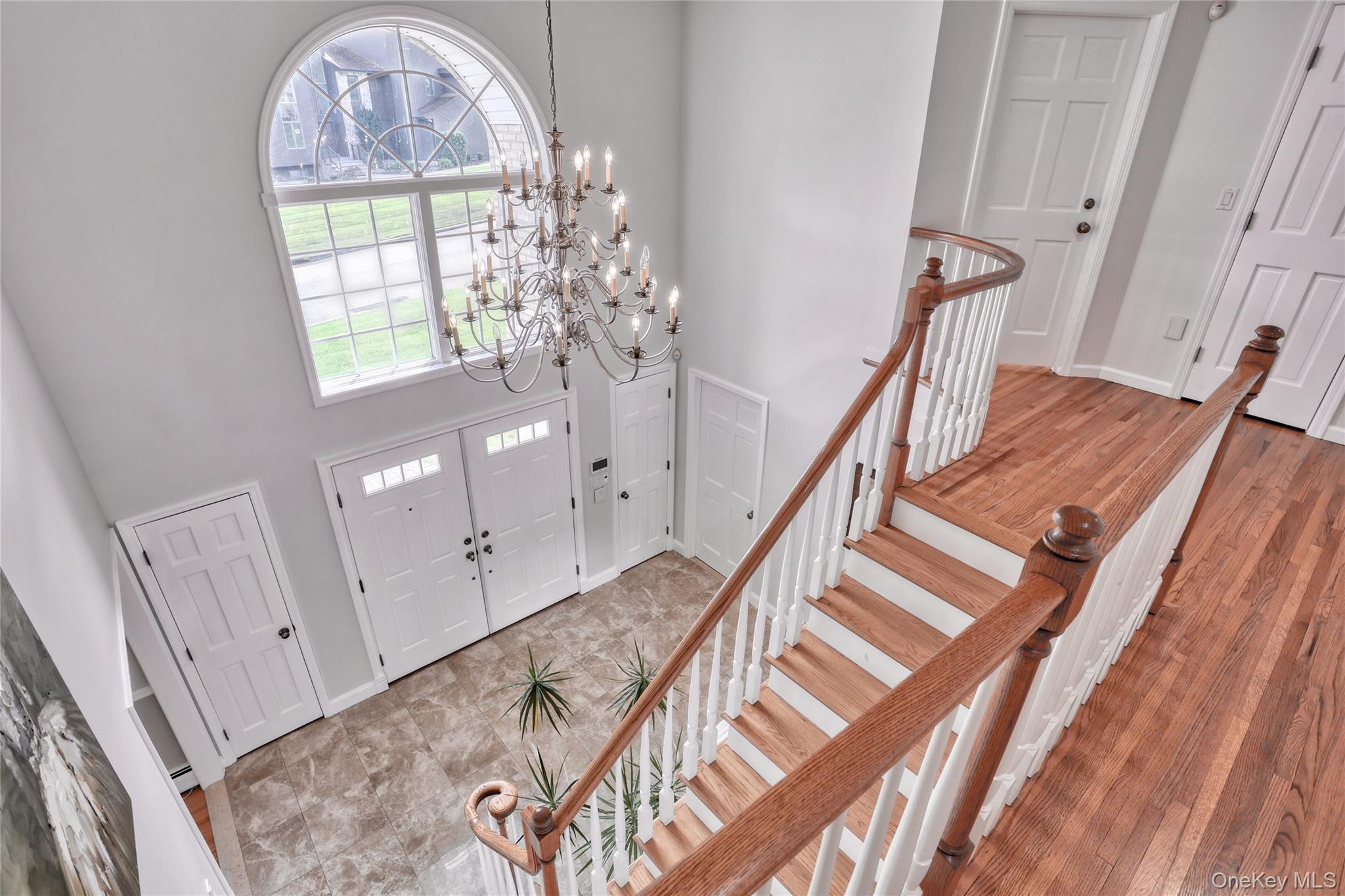 8 Ronwood Road, Chestnut Ridge, NY 10977