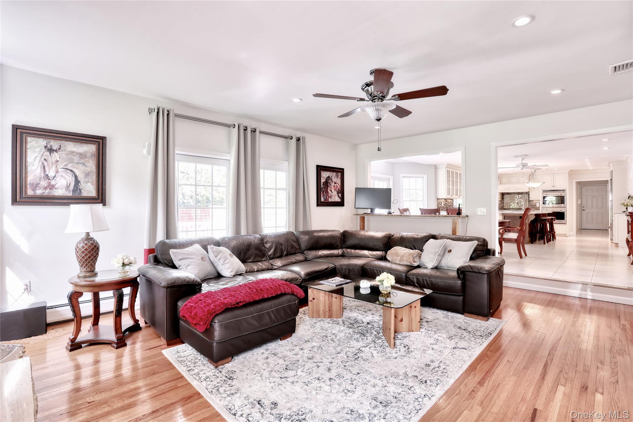 8 Ronwood Road, Chestnut Ridge, NY 10977